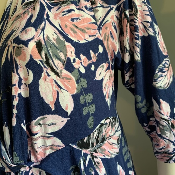 Flutter and kick maternity dress - Picture 4 of 5